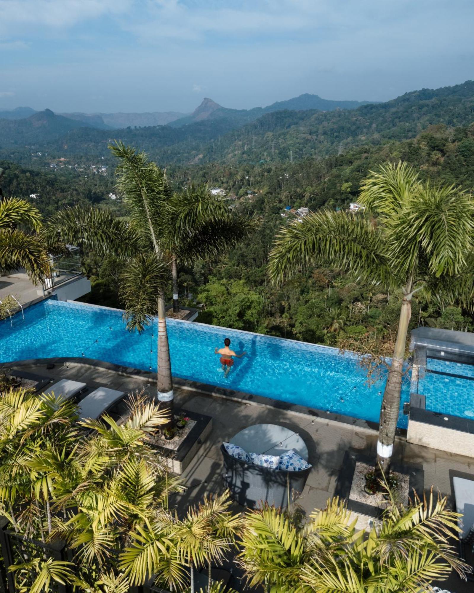 Hotel The Panoramic Getaway Munnar Exterior foto Infinity pool at the Le Méridien, Phuket Resort & Spa